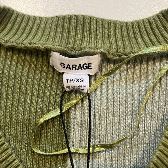 Set of Two garage crop tops - Picture 2 of 4